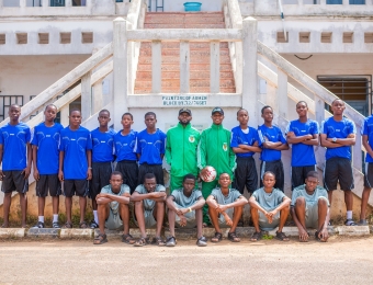 SCHOOL-FOOTBALL-TEAM