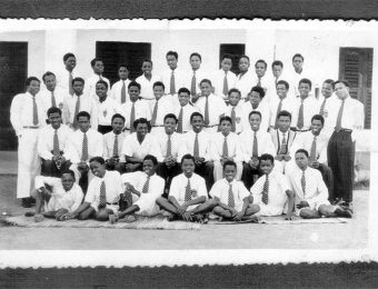 Starting from the top L-R are as follows: 1. Mr Dada, 2 ... , 3. Mr Faleye, 4.... , 5. Prof John Ojo, 6. Mr Adegoroye Snr, 7 ... , 8. Mr Adegoroye Jnr, 9. Mr Femi Oniya.Second row from L-R are 1. Mr Alade, 2. Chief Adeyemi, 3 ..., 4 ..., 5. Mr Oshabi, 6 ..., 7 ..., 8. Mr Olumesi,  9. Mr Ketiku Jnr,  10. Mr Abiodun,  11 ..., 12. Mr Alade Jnr, 13. Chief Babalola, and 14. Chief Omoniyi (Town Planning)Sitting L-R are 1. Chief Oluwatuyi, 2. Prof F Oluwole 3. Chief Fatoyinbo, 4. Mr Adeniyan, 5 ..., 6. Prof Fasakin, 7. Chief Luyi Rotimi, 8. Mr Oluwole Falaiye, 9. High Chief Olusoga, 10. Prof Fadero. On the floor are 1. Prof Olutiola,  2. Mr Fagite, 3. Mr John Adu,  4. Mr Ayiloge 5 ..., 6. Mr Femi Aribigbola